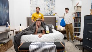 Dom King & Sumner Blayne Enjoy a Quick Hard Cock-Sucking Session