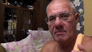 Expert Cockslurping Wife Welcomes Gay and Bi Men