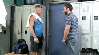 Cheating Husband Gets Ripped by Beefy Stud at the Gym