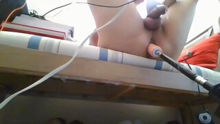 Gay Amateur Enjoys Vibrant Pleasure from Machine in Intense Anal Scene