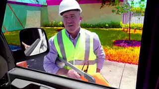 Unexpected Seduction – Construction Worker in Hot Amateur Gay Sex Scene