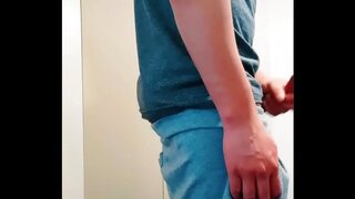 Guyjerks off to intense orgasm in solo masturbation session
