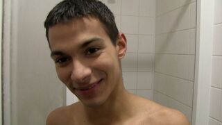 Bathroom Bang with Slim Slut - XXXGay