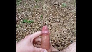 Amateur Dude Discovers Pleasure in Outdoors Peeing Adventure