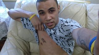 Hunk Emanuel Shows Off His Inked Muscles & Sexy Body
