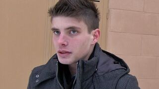 Muscular Euro Hottie Receives a Mind-Blowing Facial - XXX Gay
